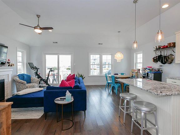3rd image of 407 Asbury Ave #2