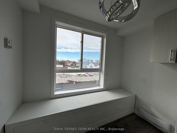 4th image of 43 Taunton Rd W #48
