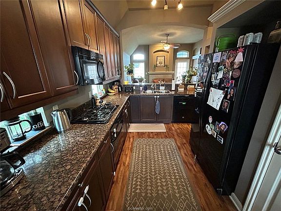 5th image of 2824 Silver Oak Dr