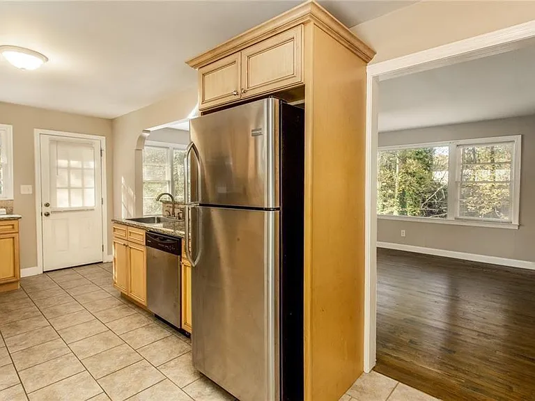 2720 Stonecreek Rd SE — Photo 7