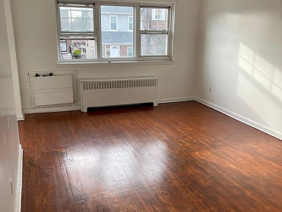 2nd image of 1010 Revere Ave #2