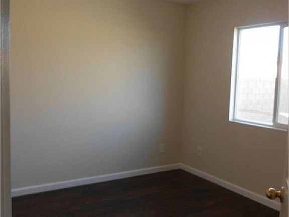 5th image of 551 Koufax Dr