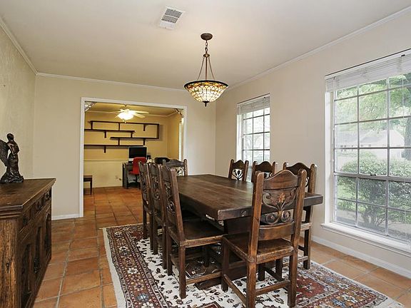 3rd image of 10327 Londonderry Dr