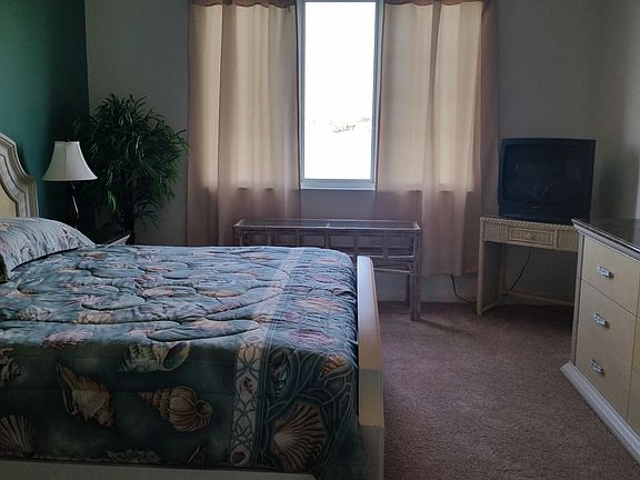 5th image of 32 Harbour Isle Drive W #305