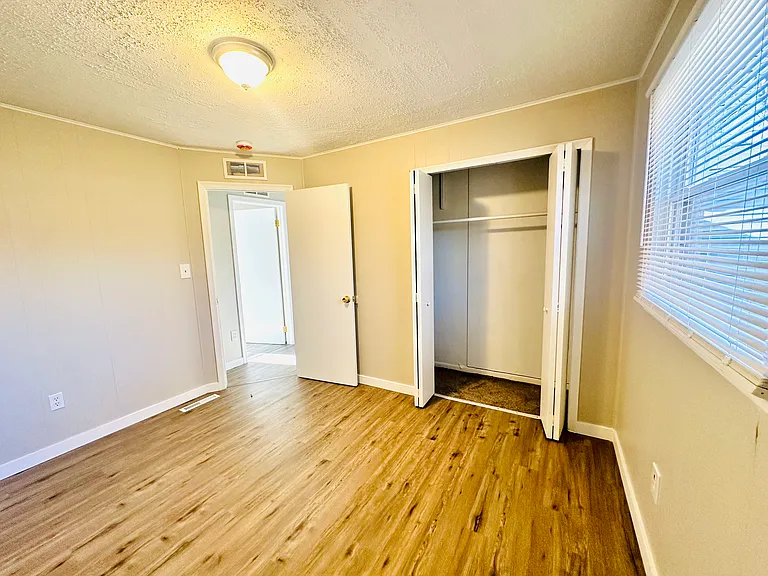 13049 Georgiana Ave — Photo 19