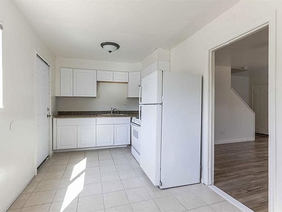 4th image of 1869 W Mosier Pl