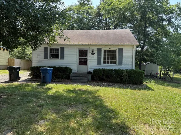 1431 3rd Street Pl NE, Hickory, NC 28601