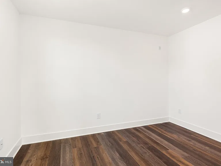 7037 Ridge Ave #202 — Photo 8