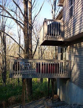 The 2 west-facing decks