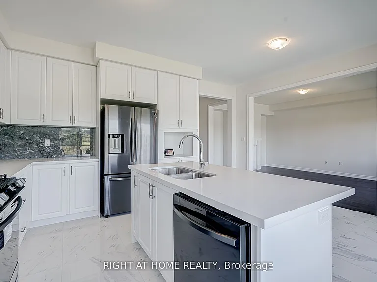 96 Connell Dr — Photo 11