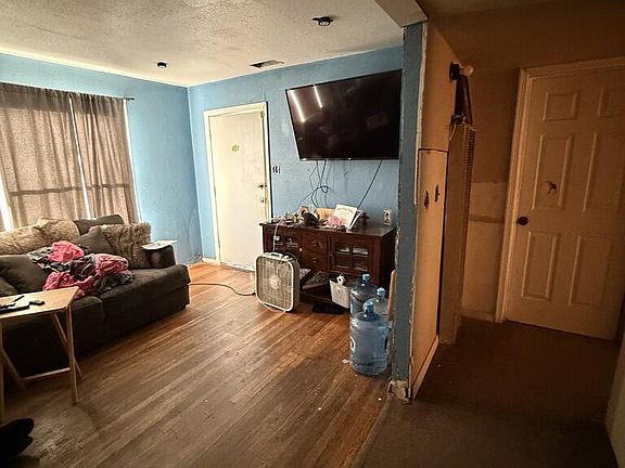 2nd image of 1102 Lamar Ave