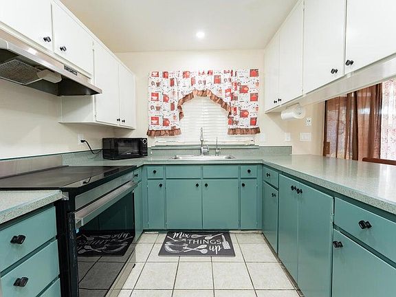 3rd image of 1818 S Cain Court