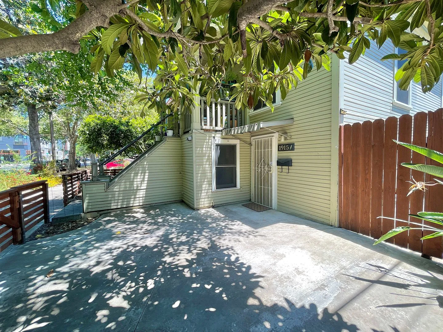 Midtown / Ice Blocks Spacious 2 Bed 1.5 Bath Duplex In Great Location! 1915 1/2 18th St — Photo 2