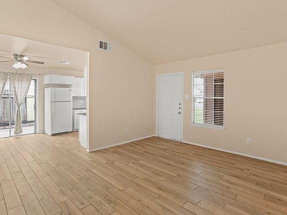 5th image of 1909 Gracy Farms Ln #B
