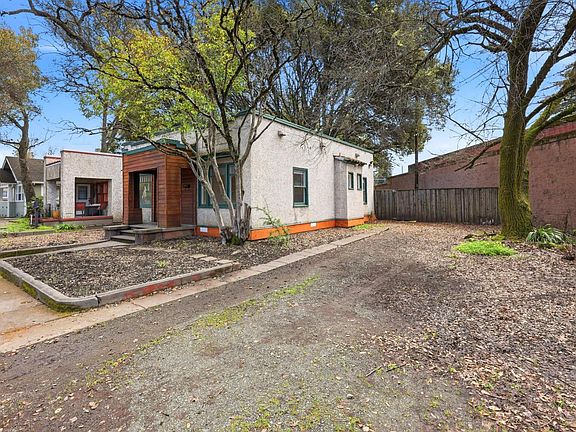 3rd image of 220 Carrillo Street