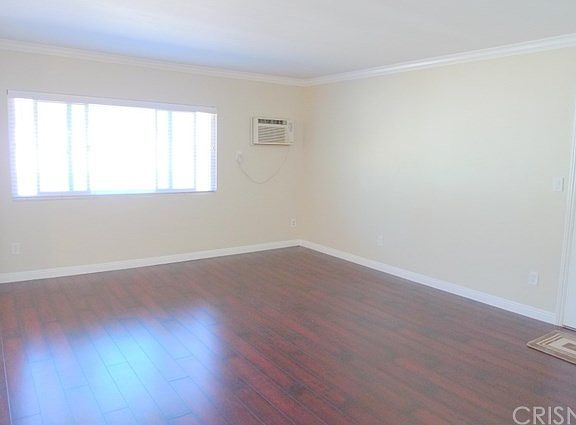 3rd image of 12953 Moorpark St APT 5