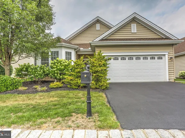 1395 Emerson Dr, Mount Joy, PA 17552
