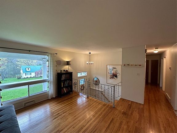 3rd image of 33 Pine Hill Dr