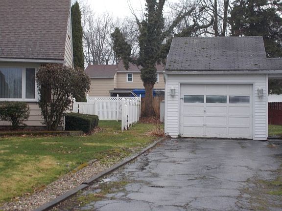 2nd image of 19 Fairview Ct