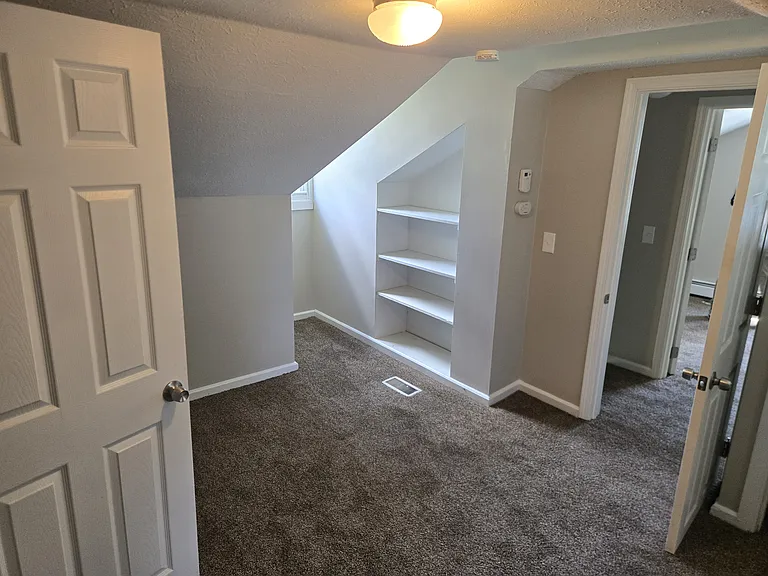 181 E Lorain St — Photo 11