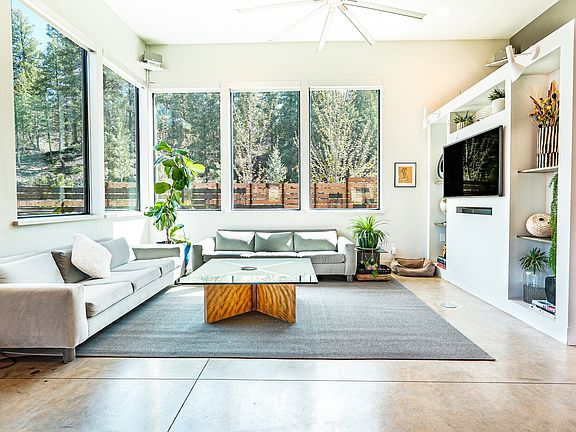 3rd image of 225 Ella Vita Ct