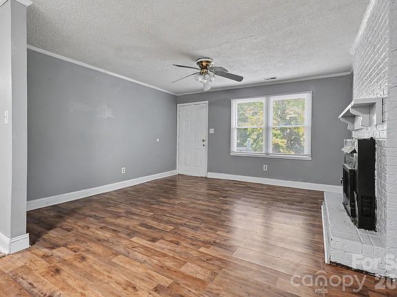 5th image of 306 Hubbard St