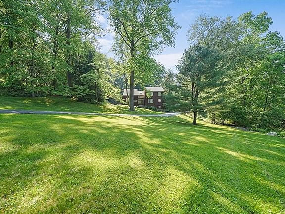 3rd image of 7 Hollis Ln