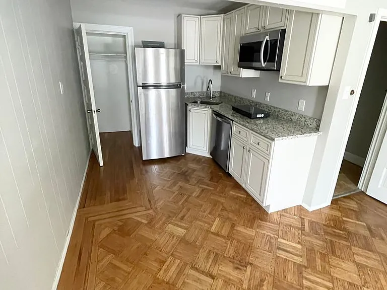 2927 N Calvert St — Photo 1