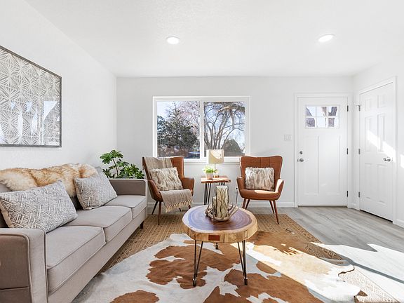 3rd image of 5 Tweed Ln