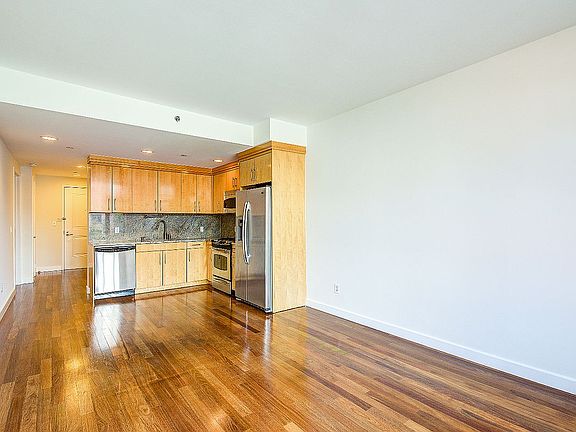 5th image of 161 E 110th St APT 4I