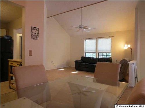 4th image of 811 Daffodil Dr