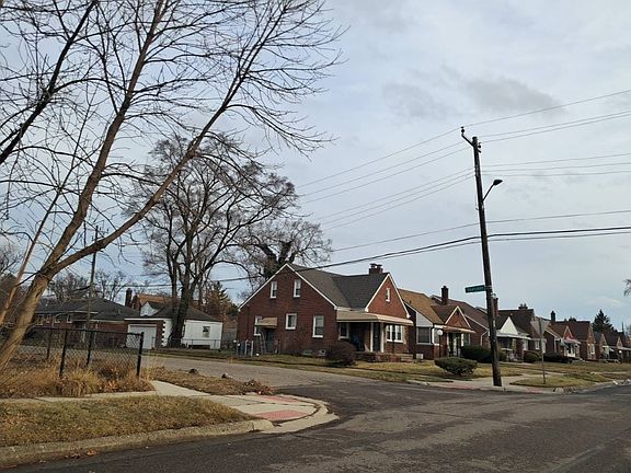 3rd image of 17600 Strathmoor St