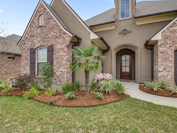 2nd image of 207 Cascade Palm Ct