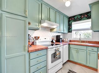 300 Layne Blvd APT 206, Hallandale Beach, FL 33009