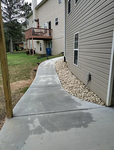 Pathway to entrance - Pinehurst View Dr