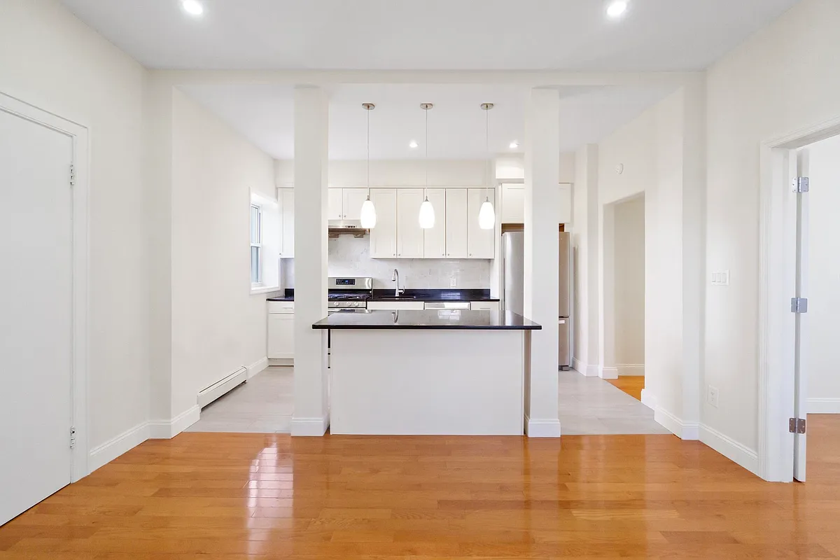 Building Photo - 580-582 Gregory Ave #1