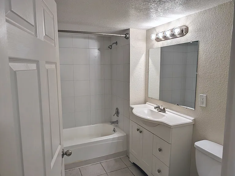 1940 W 32nd Ave #GL2 — Photo 6