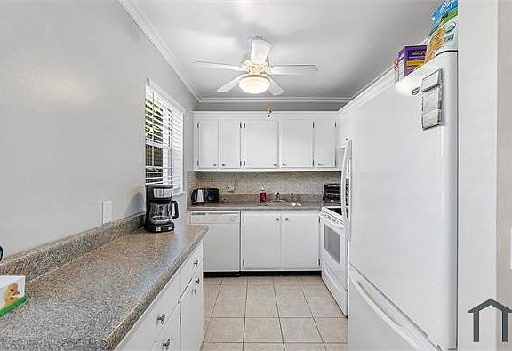 5th image of 221 W Canterbury Dr #J