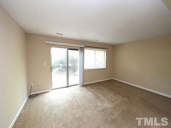 3rd image of 220 Elizabeth St APT B8