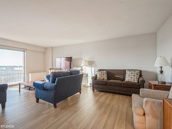 4th image of 7141 N Kedzie Ave APT 904