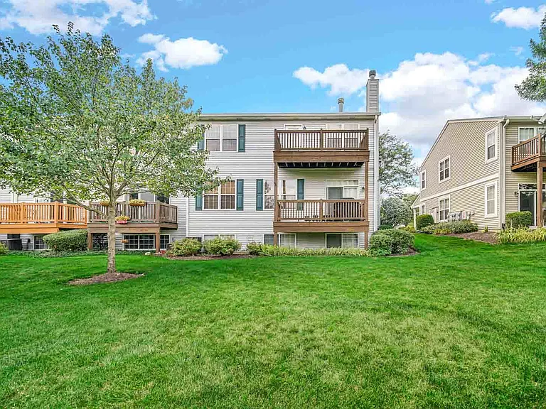 Genesee Dr — Photo 26