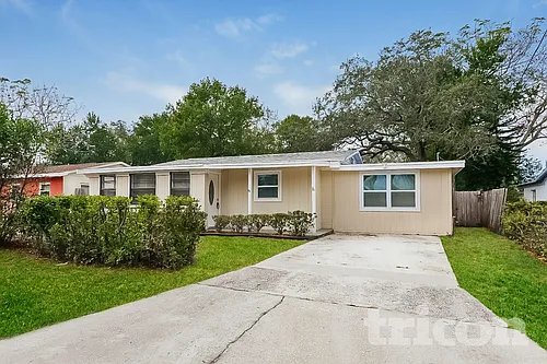 10014 N Oklawaha Ave Photo 1