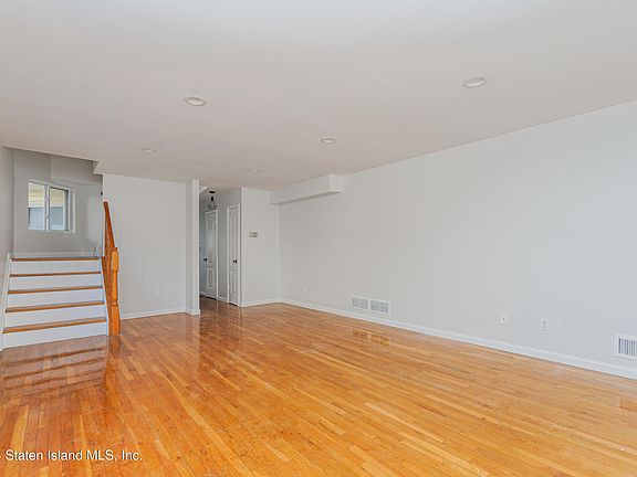 4th image of 109 Harris Ln
