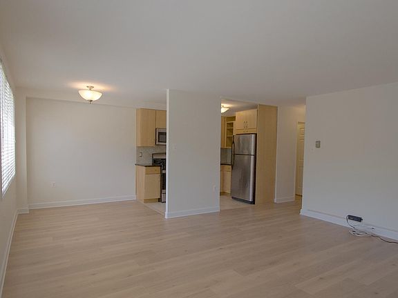 2nd image of 10201 Grosvenor Pl APT 407