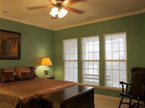 4th image of 1609 River Bend Blvd