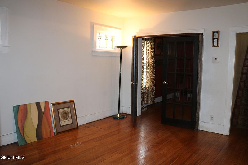 5th image of 61 Lincoln Avenue