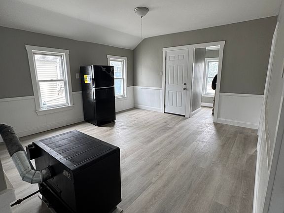 5th image of 9 Abbott St #3