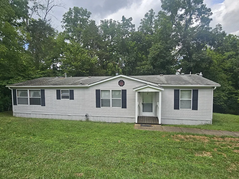 717 Hickory Ln