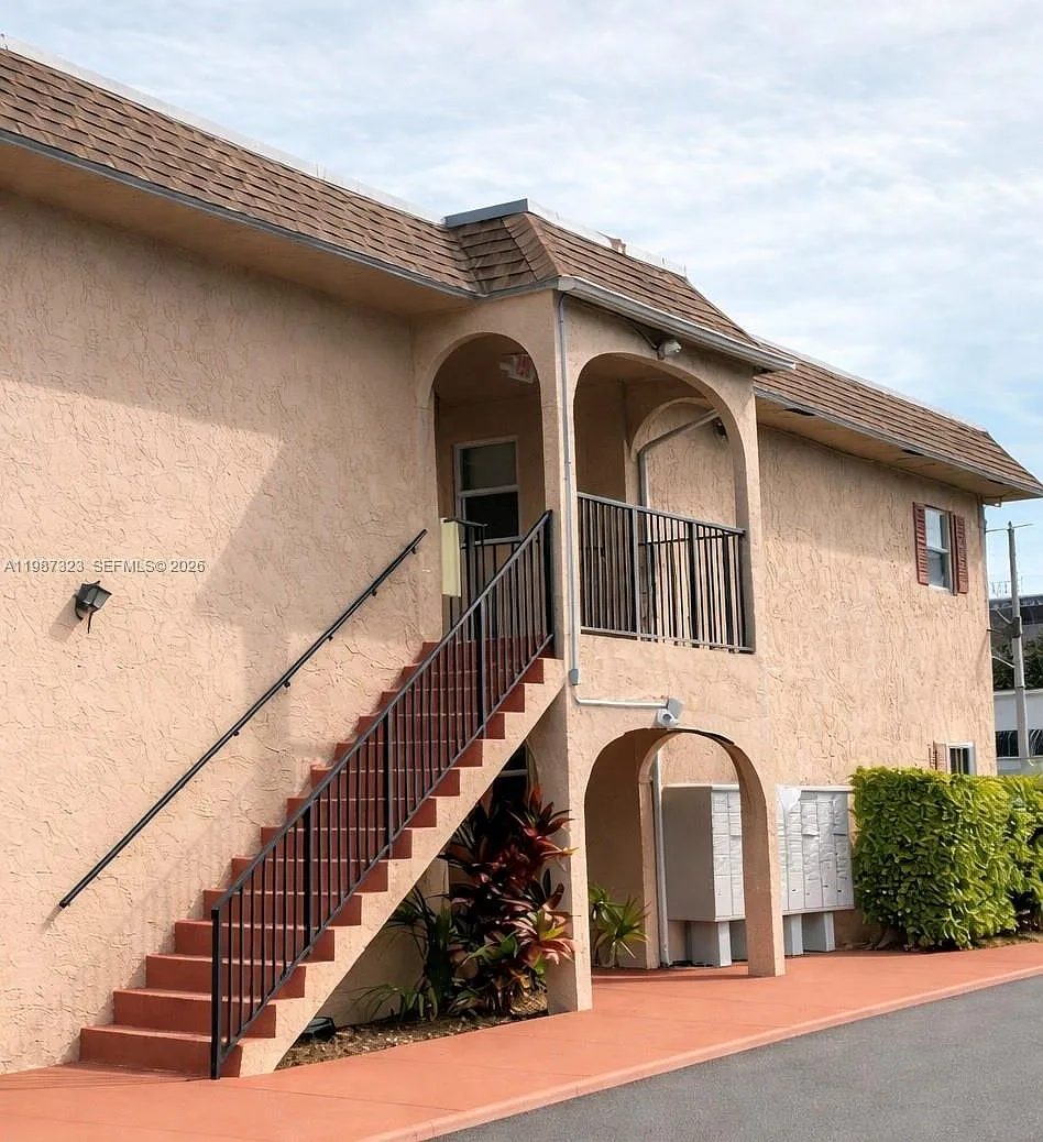 Boca Towne Centre Condo — Photo 2