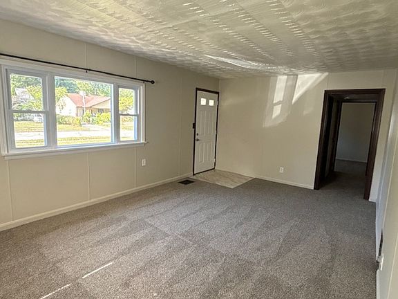3rd image of 4031 Meadow Ln